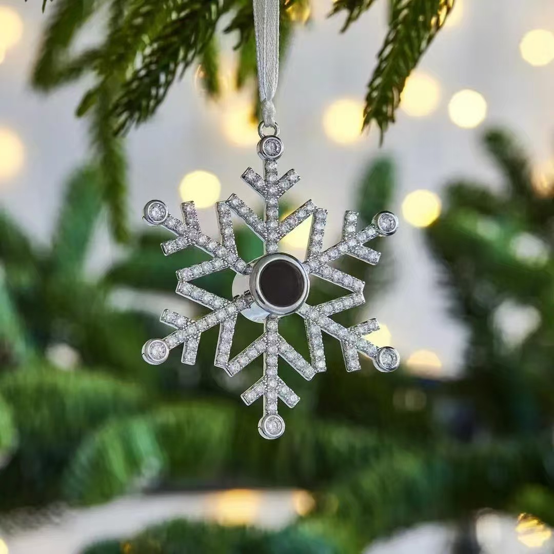 Projection Snowflake Pendant C - огляд і ціна Vintage Fashion Photos